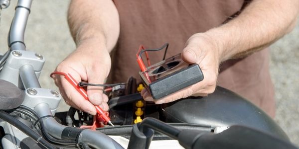 ¿Problemas con la batería de tu moto?