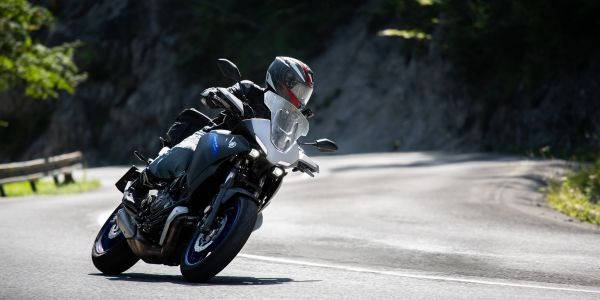 Consejos para evitar caídas en moto