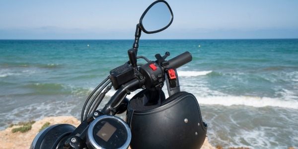 Preparados y protegidos: los elementos esenciales que debes llevar siempre en tu moto
