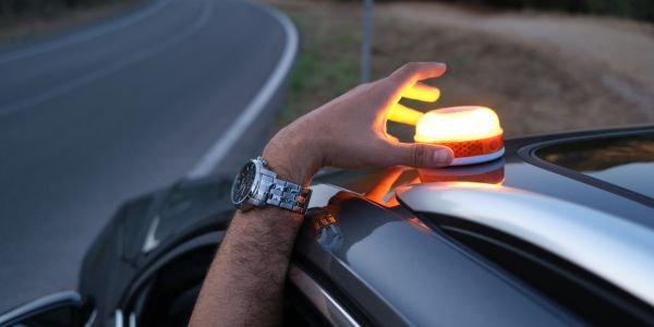 ¿Cuándo será obligatoria la luz V-16 en España?